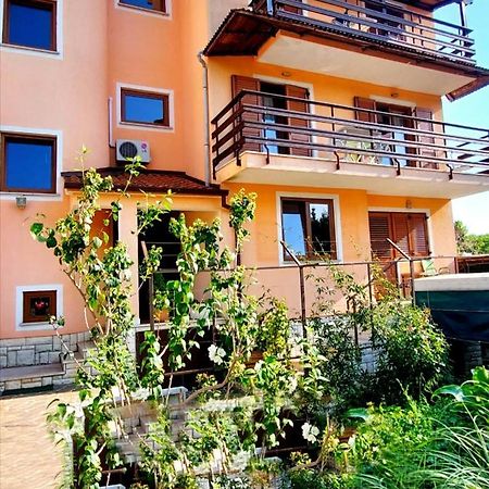 Apt Mirella Apartment Ровинь Экстерьер фото