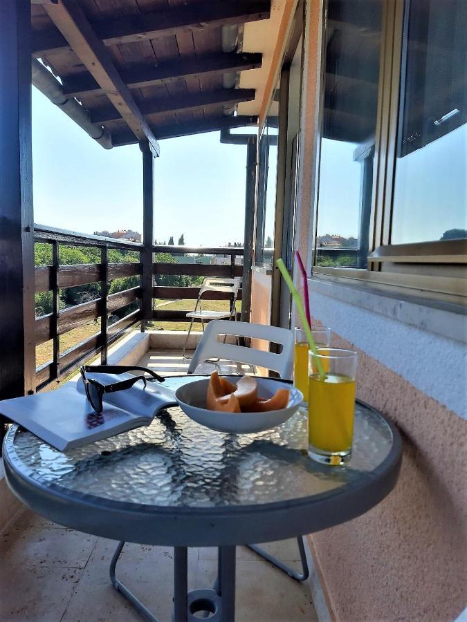 Apt Mirella Apartment Ровинь Экстерьер фото