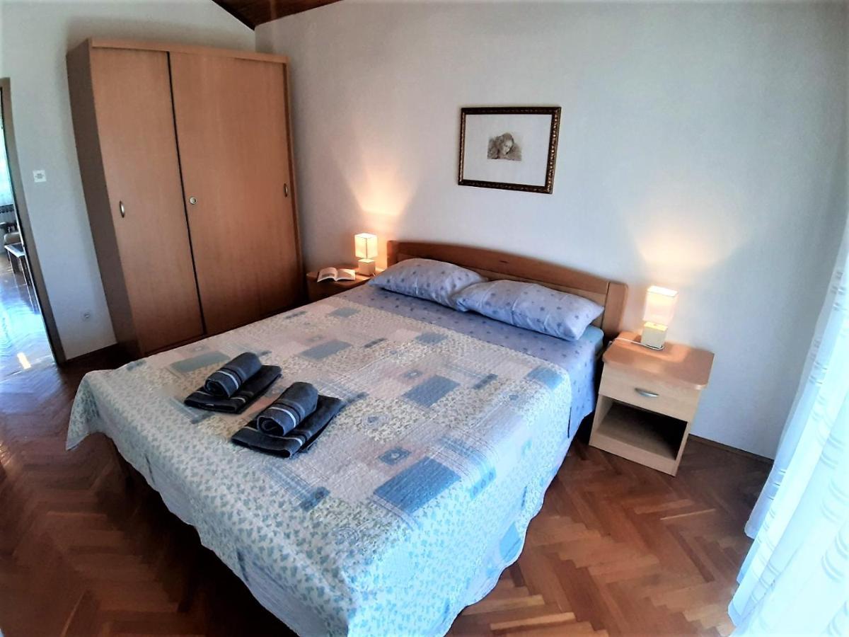 Apt Mirella Apartment Ровинь Экстерьер фото